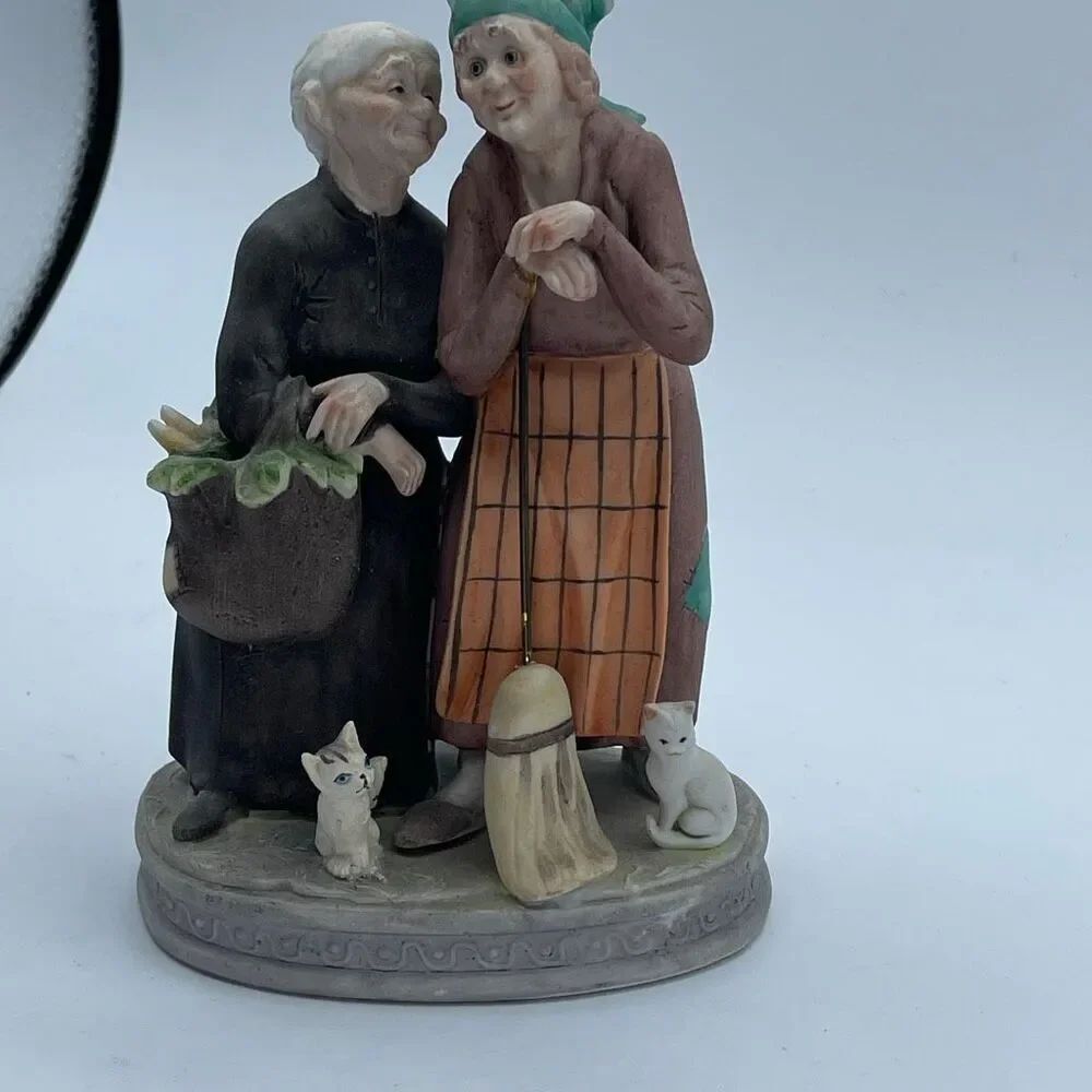 Vintage Lefton figurine “Gossiping Old Ladies” By Geo F.Lefton. #4724